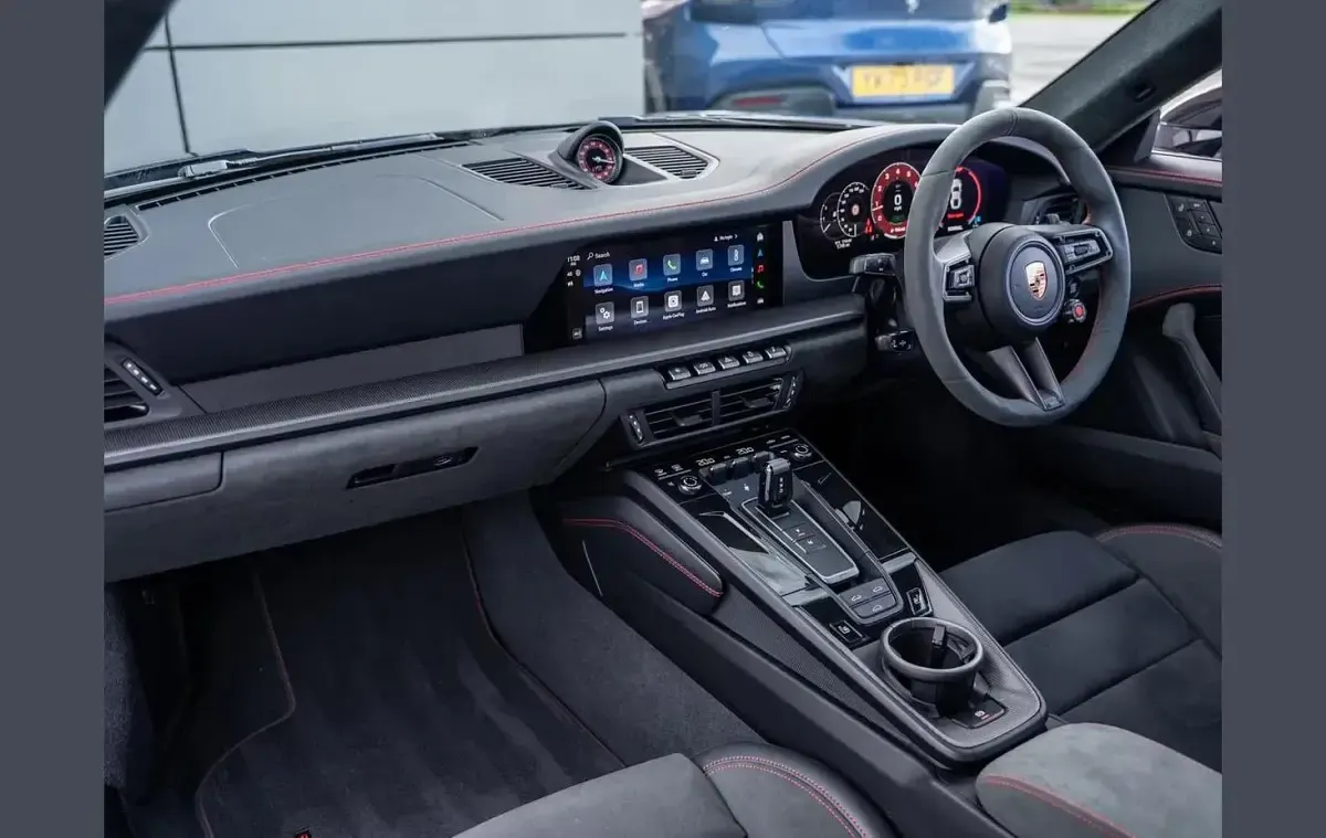 Begagnad Porsche 911 534 HK (392 kW) 2025 Svart Sportkupé