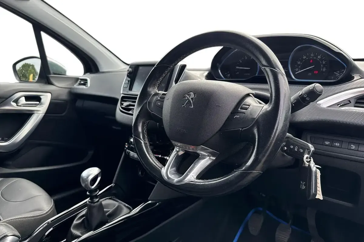 Used Peugeot 2008 Allure 130 HP (95 kW) 2019 Grey SUV