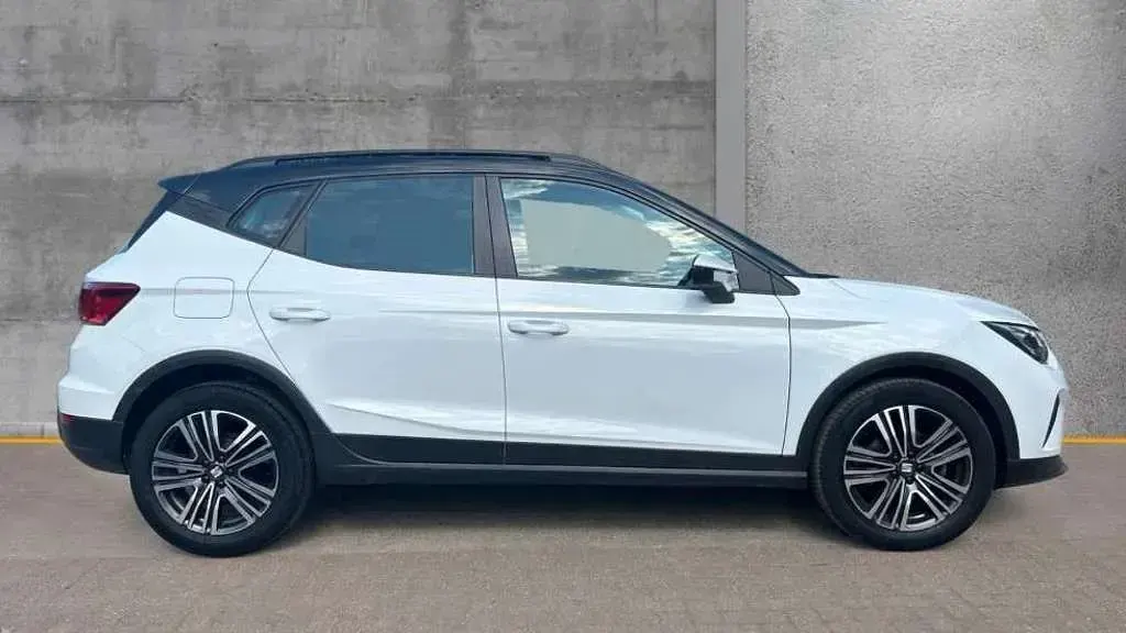 Used Seat Arona SE Technology 95 HP (69 kW) 2023 White SUV