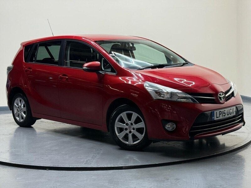 Red Used 2015 Toyota Verso Multidrive S MPV | £8,995 (Fair price) - Image 1/4