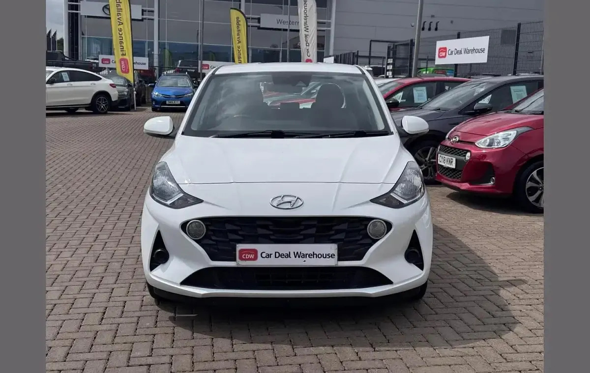 Used Hyundai i10 SE 83 HP (61 kW) 2021 White Hatchback
