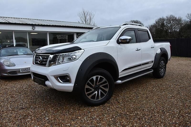 Used Nissan Navara Tekna 2018 White Pickup