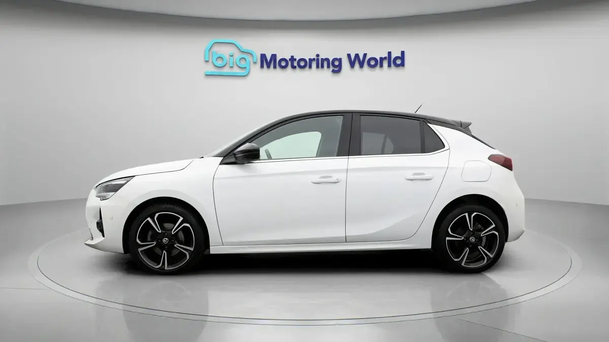 Used Vauxhall Corsa Ultimate 101 HP (74 kW) 2023 White Hatchback