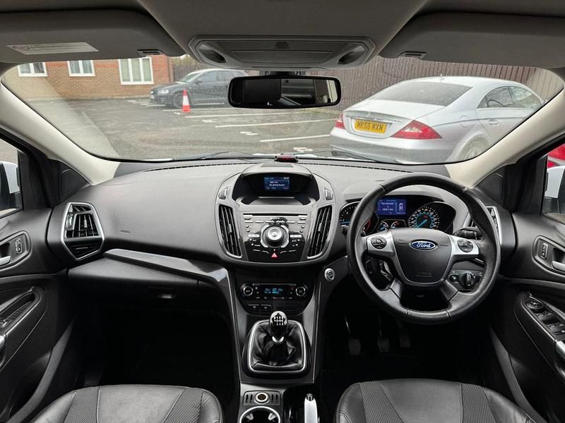 Used Ford Kuga Titanium 163 HP (119 kW) 2012 White SUV