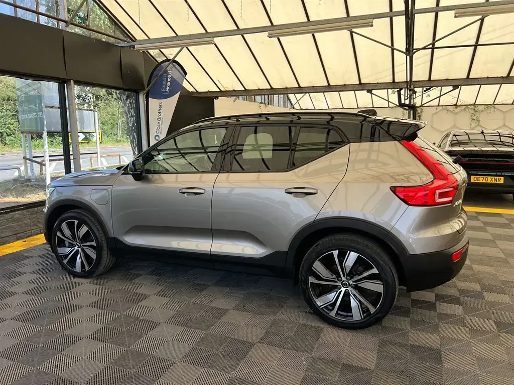 Used Volvo XC40 R-Design Pro 2022 Pebble grey SUV
