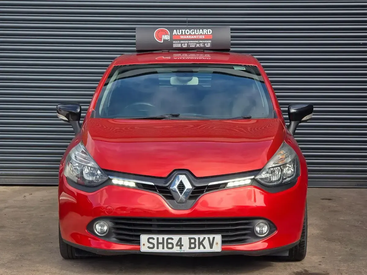 Used Renault Clio Dynamique 75 HP (55 kW) 2014 Red Hatchback