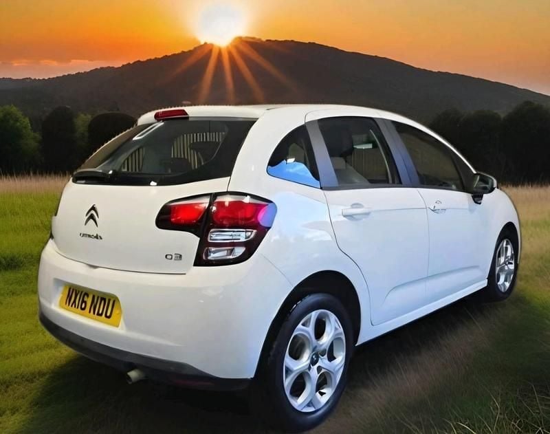 Used Citroën C3 PureTech 82 HP (60 kW) 2016 White Hatchback