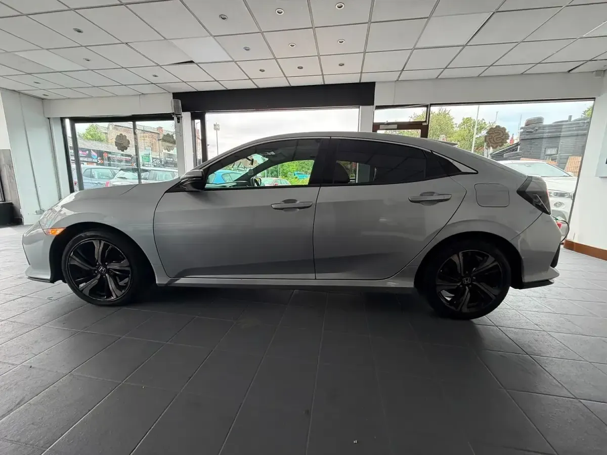Used Honda Civic SR 124 HP (91 kW) 2018 Silver Hatchback