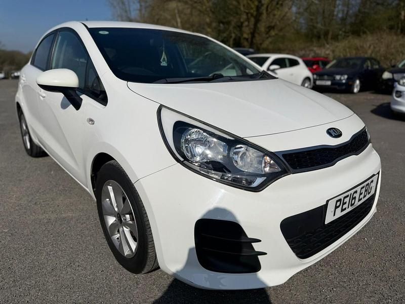 Used Kia Rio 2016 White Hatchback