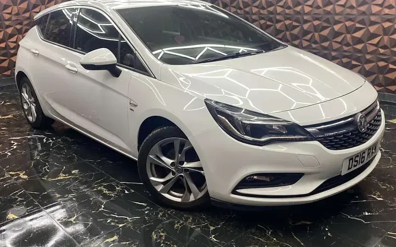 Used Vauxhall Astra SRi 105 HP (77 kW) 2017 Hatchback