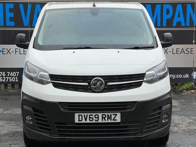 Used Vauxhall Vivaro S 101 HP (74 kW) 2019 White MPV