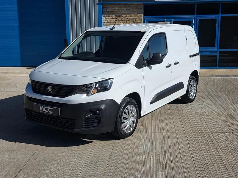 Used Peugeot Partner 120 HP (88 kW) 2020 White MPV