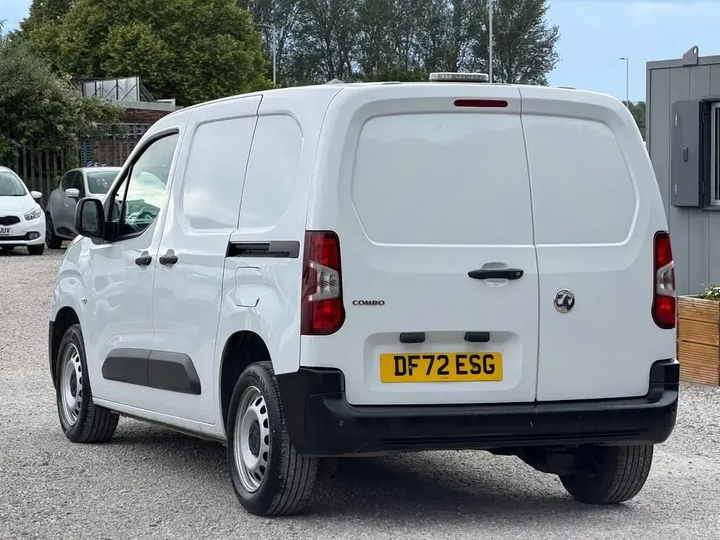 Used Vauxhall Combo 100 HP (73 kW) 2022 White MPV