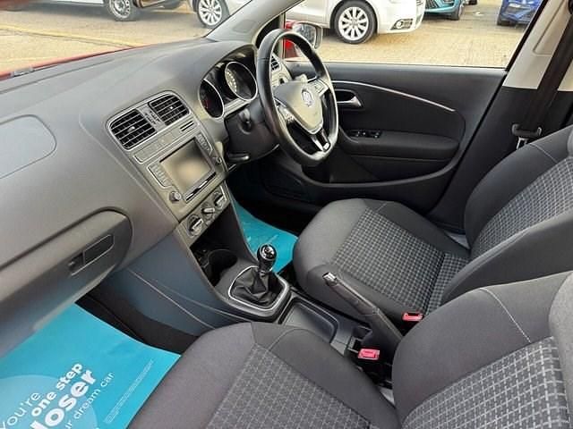 Used VW Polo SE 75 HP (55 kW) 2015 Red Hatchback