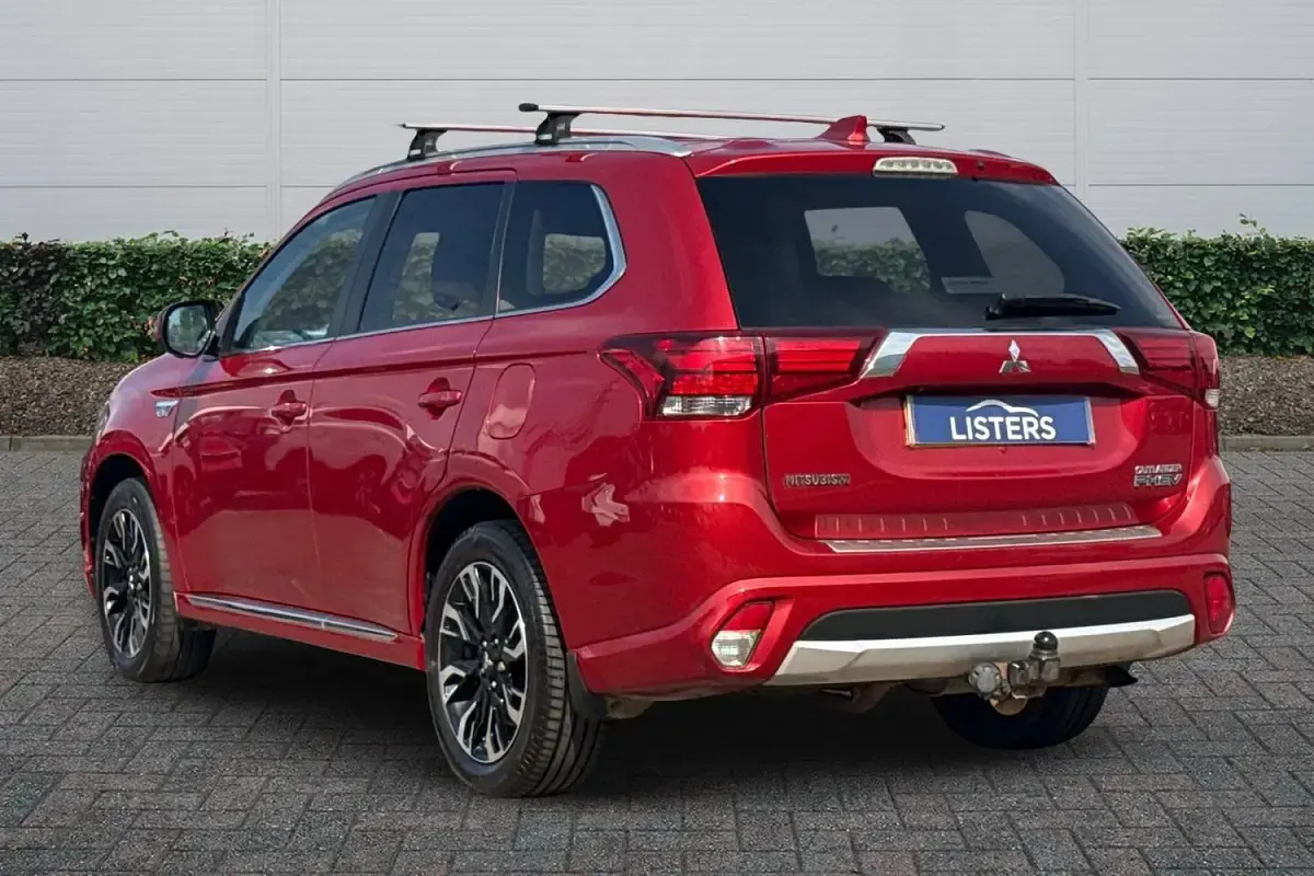Used Mitsubishi Outlander P-HEV 2016 Red Estate