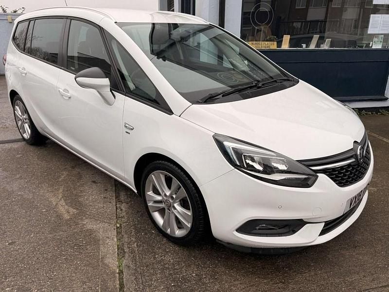 Used Vauxhall Zafira Tourer SRi 140 HP (102 kW) 2018 White MPV