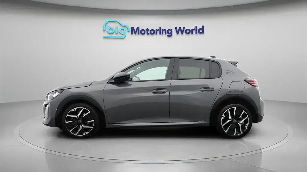 Używany Peugeot 208 GT 100 KM (73 kW) 2024 Szary Hatchback