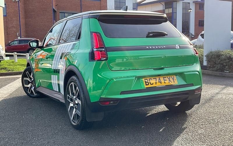 Used Renault 5 E-Tech Komfort 110 kW (150 HP) 2025 Hatchback