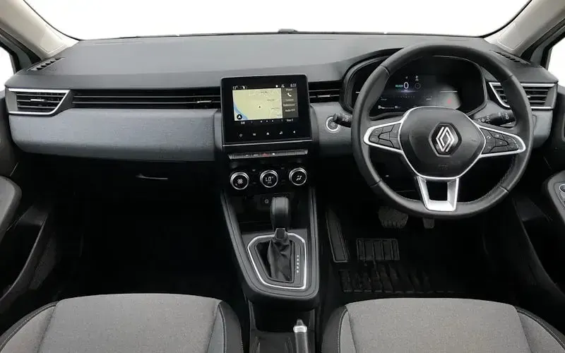 Used Renault Clio V Evolution 143 HP (105 kW) 2024 White Hatchback