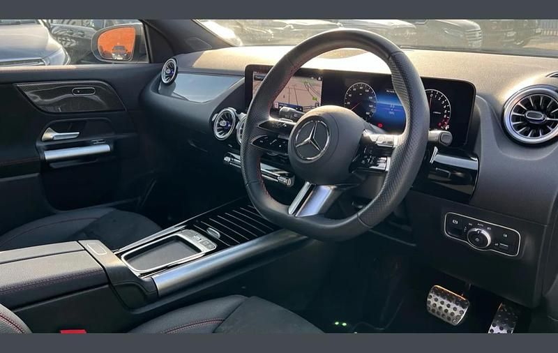 Usado Mercedes GLA250 Executive 214 HP (157 kW) 2025 Cinzento SUV