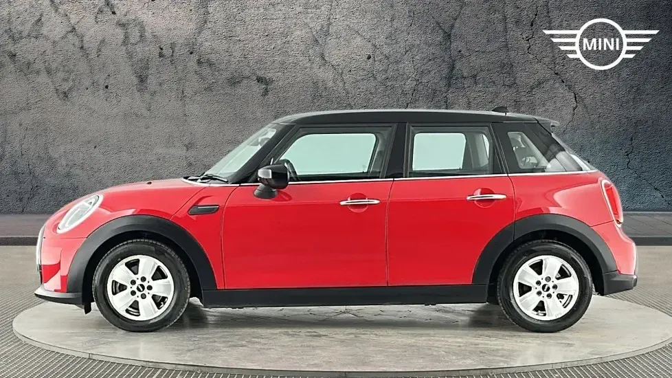 Used Mini Cooper Classic 134 HP (98 kW) 2023 Red Hatchback