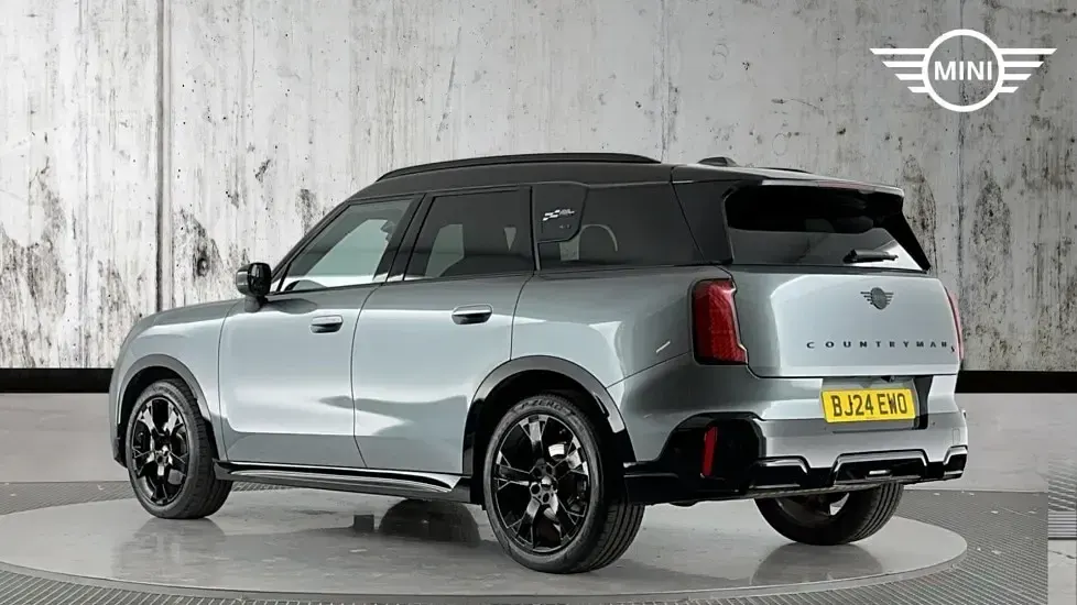 Used Mini Countryman 215 HP (158 kW) 2024 Green SUV