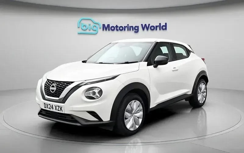 Usado Nissan Juke Acenta 114 HP (83 kW) 2023 Branco SUV
