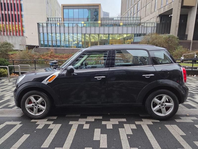 Black Used 2011 Mini Cooper D Hatchback | £2,250 (Super price) - Image 1/4