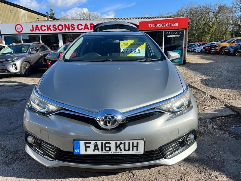 Used Toyota Auris 112 HP (82 kW) 2016 Grey Hatchback