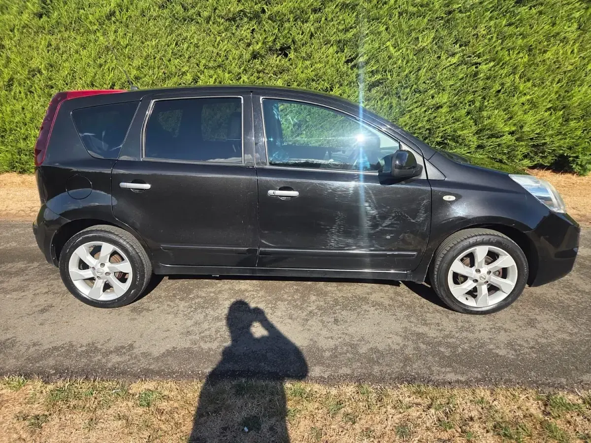 Used Nissan Note Tekna 110 HP (80 kW) 2011 Black Hatchback