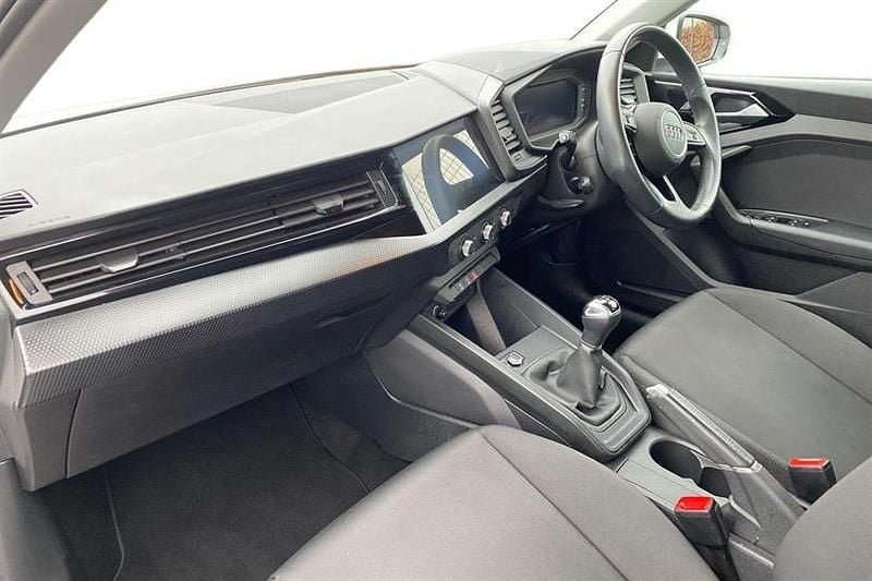 Used Audi A1 Design 95 HP (69 kW) 2022 White SUV