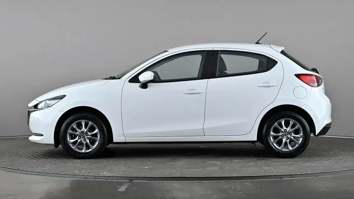 Usado Mazda 2 75 HP (55 kW) 2022 Branco Citadino