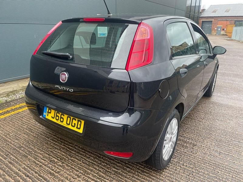 Used Fiat Punto Pop 69 HP (50 kW) 2016 Black Hatchback