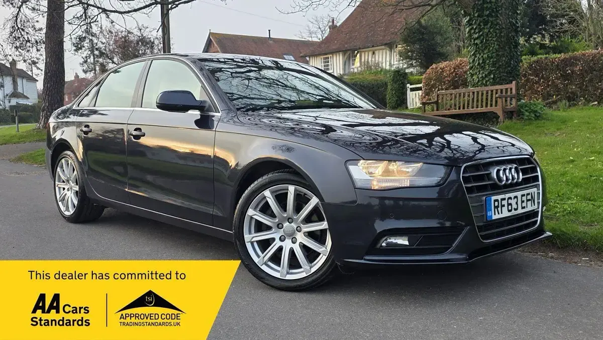 Used Audi A4 Comfort 177 HP (130 kW) 2014 Blue Sedan