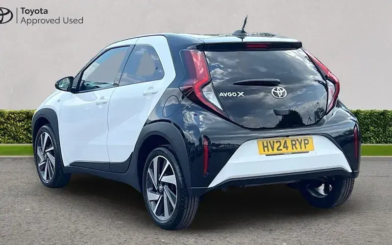 Used Toyota Aygo X 72 HP (52 kW) 2024 White SUV