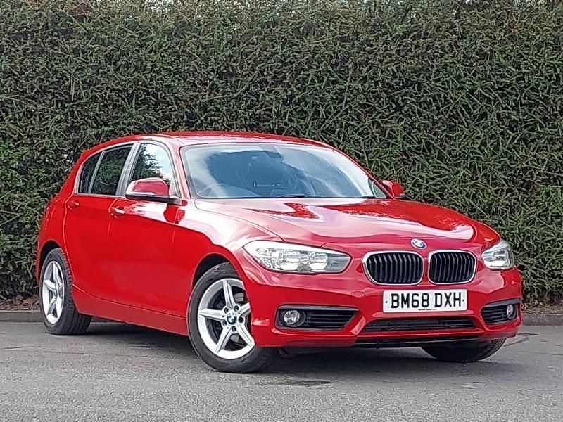Used BMW 118 Comfort Edition 150 HP (110 kW) 2019 Red Hatchback