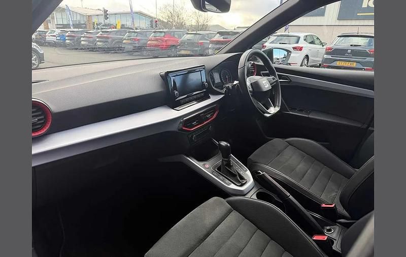 Used Seat Arona FR 110 HP (80 kW) 2023 White SUV