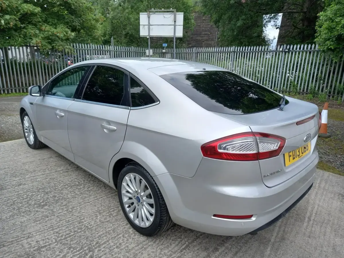 Used Ford Mondeo Business Edition 140 HP (102 kW) 2013 Silver Hatchback