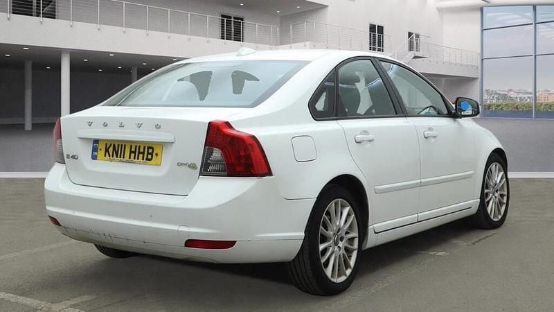 Used Volvo S40 SE 115 HP (84 kW) 2011 White Sedan