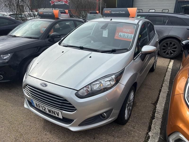 Used Ford Fiesta Titanium 96 HP (70 kW) 2012 Silver Hatchback