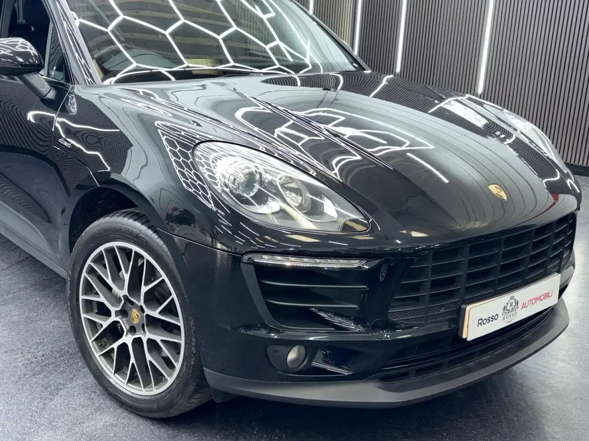Used Porsche Macan 258 HP (189 kW) 2015 Black SUV
