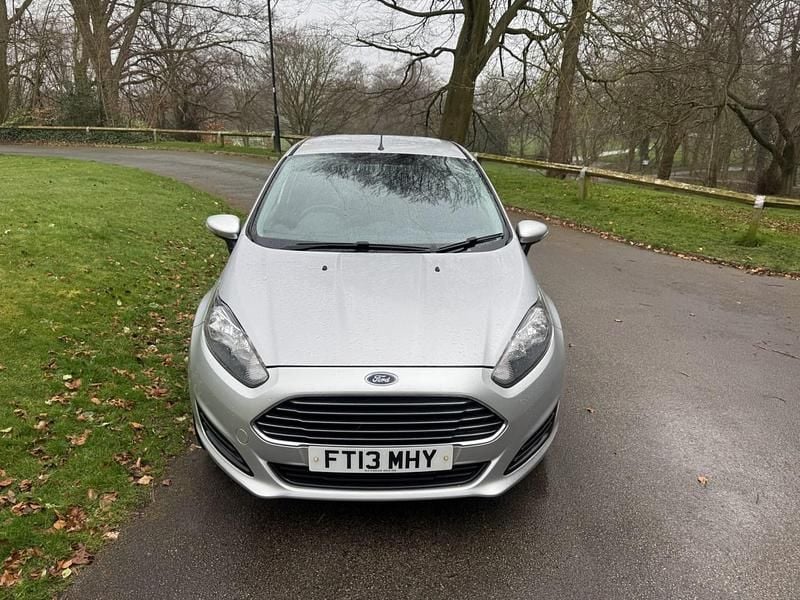 Usado Ford Fiesta Style 2018 Plateado Utilitario