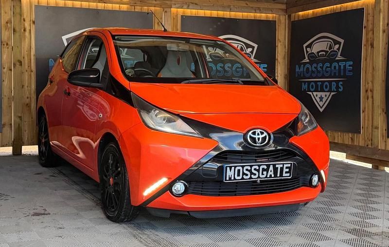 Used Toyota Aygo X-cite 69 HP (50 kW) 2015 Orange Hatchback