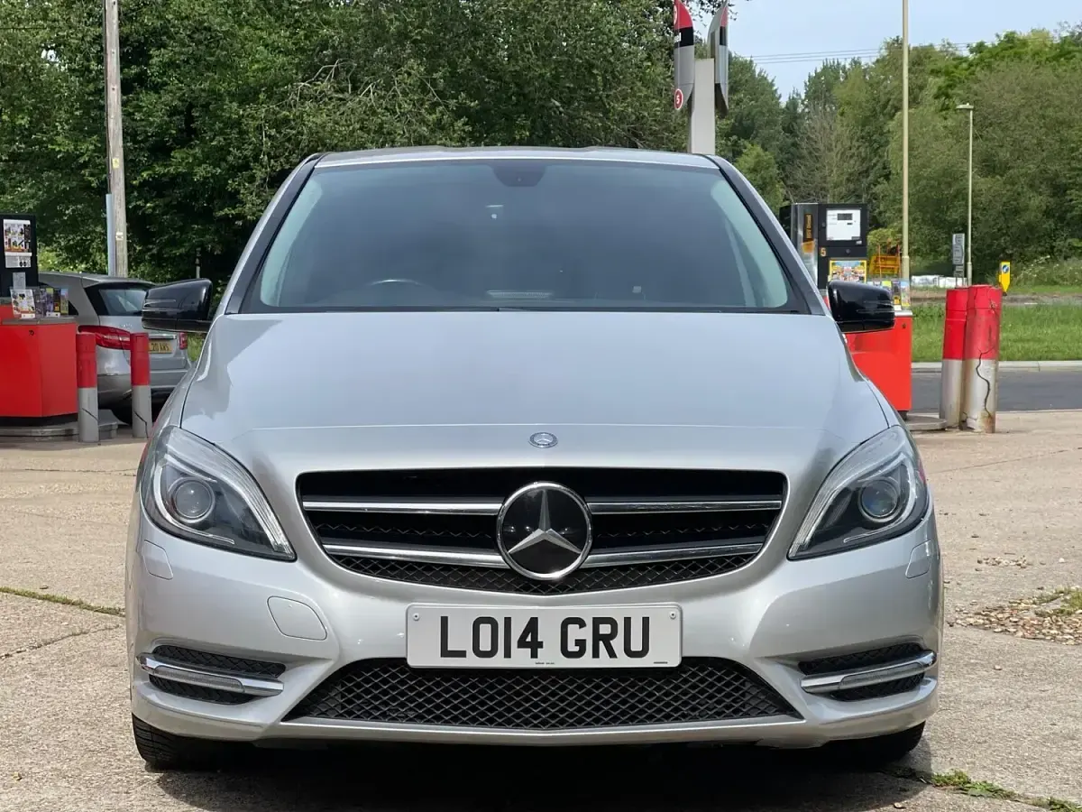 Used Mercedes B180 109 HP (80 kW) 2014 Silver Hatchback