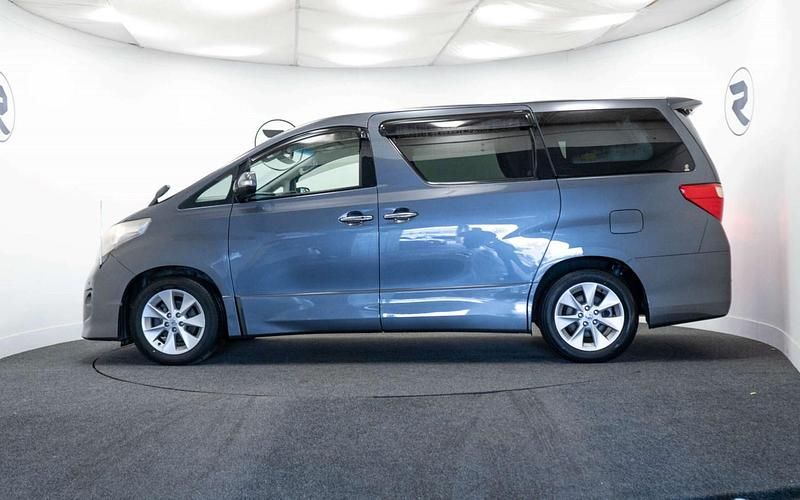 Begagnad Toyota Alphard 2022 Grå Minibuss
