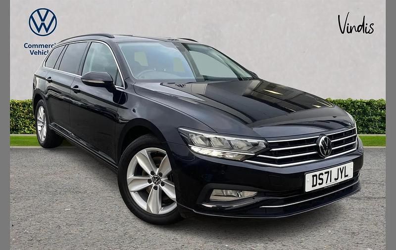Used VW Passat SE 147 HP (108 kW) 2022 Black Estate