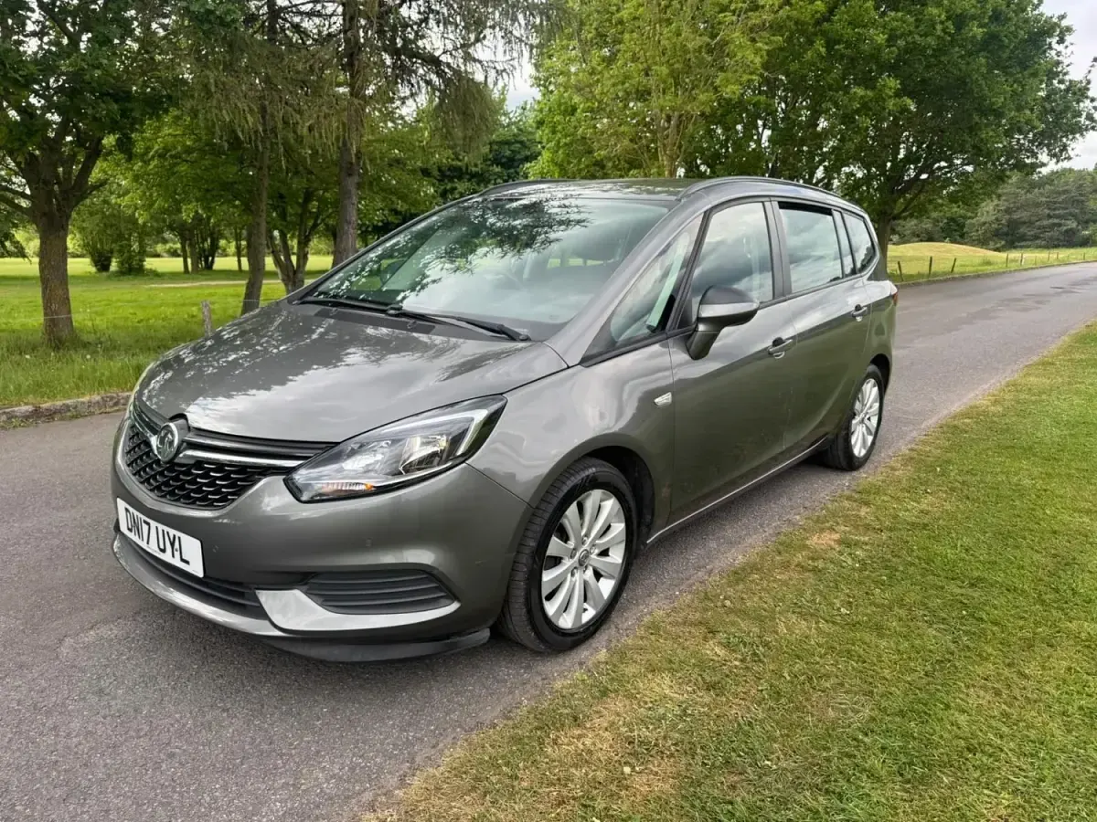 Second-hand Vauxhall Zafira Design Edition 2017 Gri Monovolum