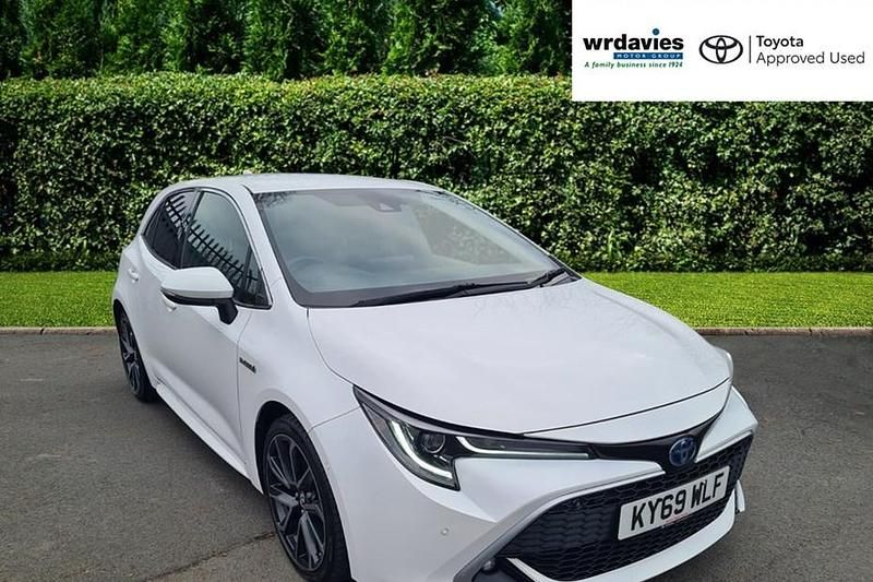 Pure white Used 2019 Toyota Corolla Hatchback | £15,995 (Fair price) - Image 1/1