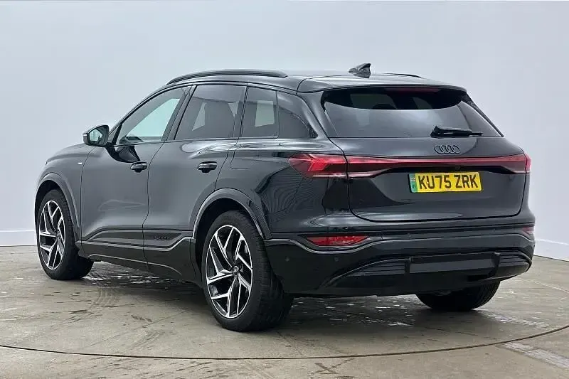 Używany Audi e-tron Performance 225 kW (306 KM) 2025 Czarny SUV