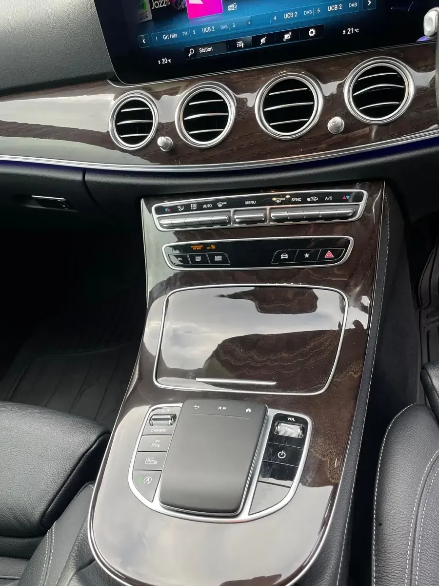 Używany Mercedes E220 194 KM (142 kW) 2021 Szary Sedan/Limuzyna